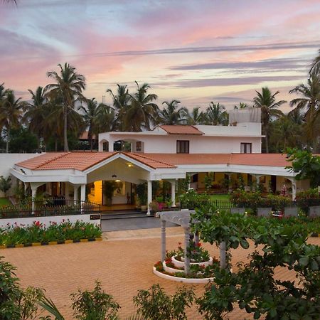 Stayvista At Silver Oak Farm - Breakfast Included Bangalore Extérieur photo