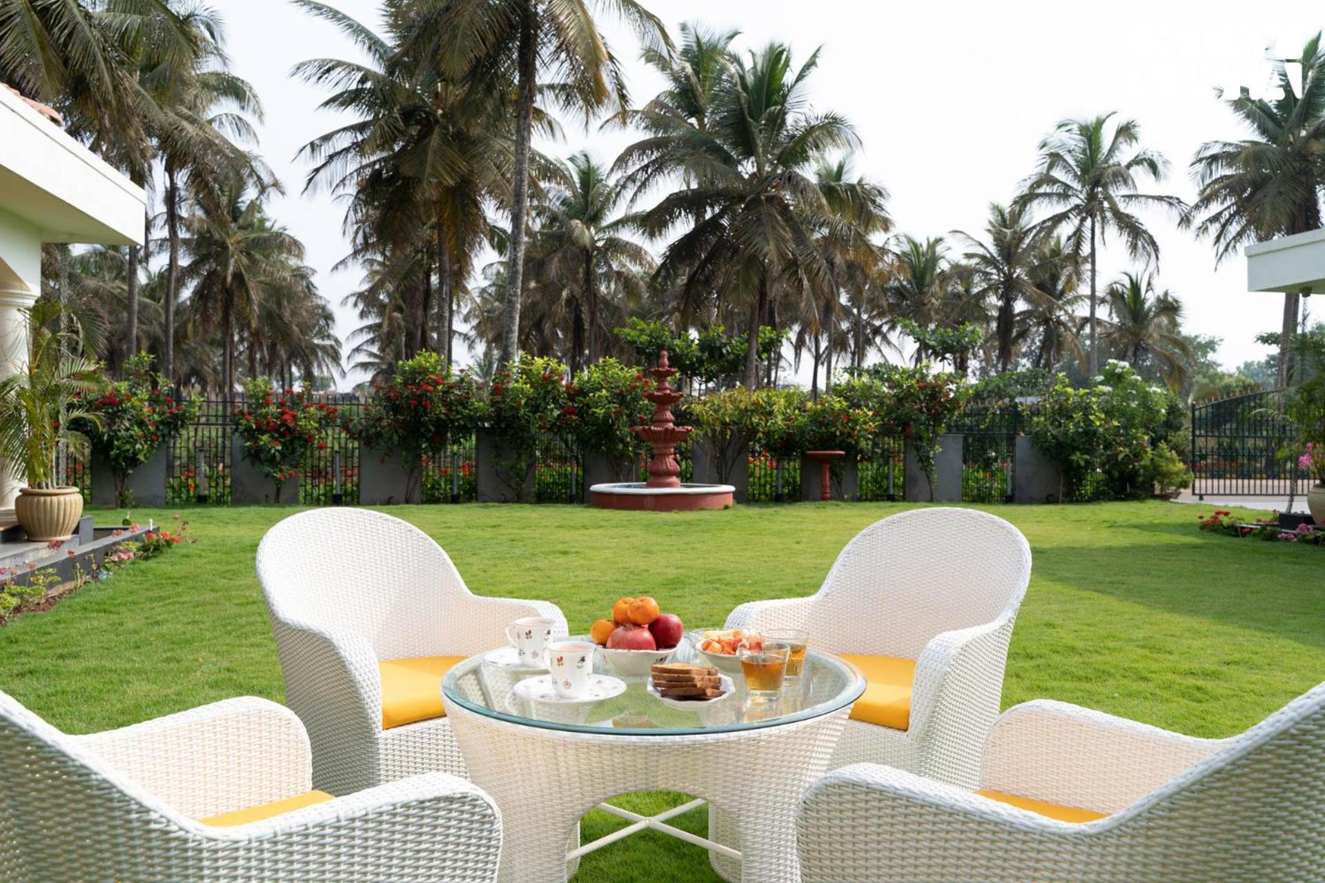 Stayvista At Silver Oak Farm - Breakfast Included Bangalore Extérieur photo